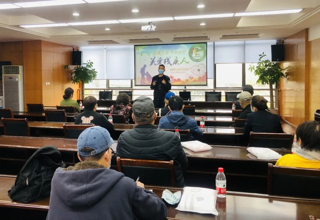 保障特殊人群出行安全！寶山這個(gè)鎮(zhèn)開(kāi)展殘疾人機(jī)動(dòng)輪椅車(chē)交通安全培訓(xùn)，助力駕駛員安全出行